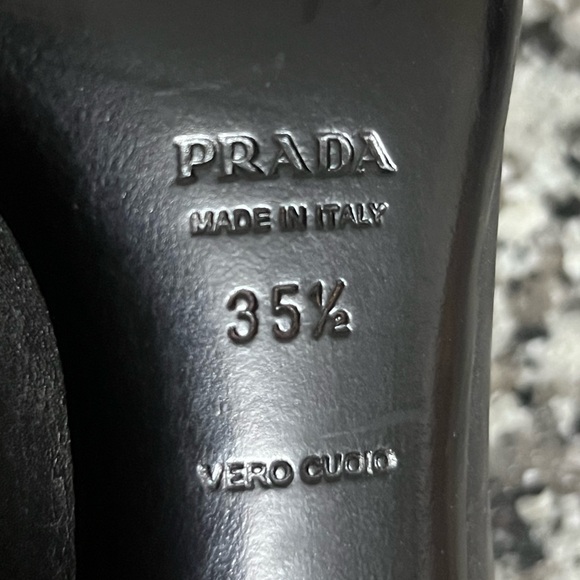 Prada leather pointed toe kitten heels with silver buckle - Picture 6 of 8